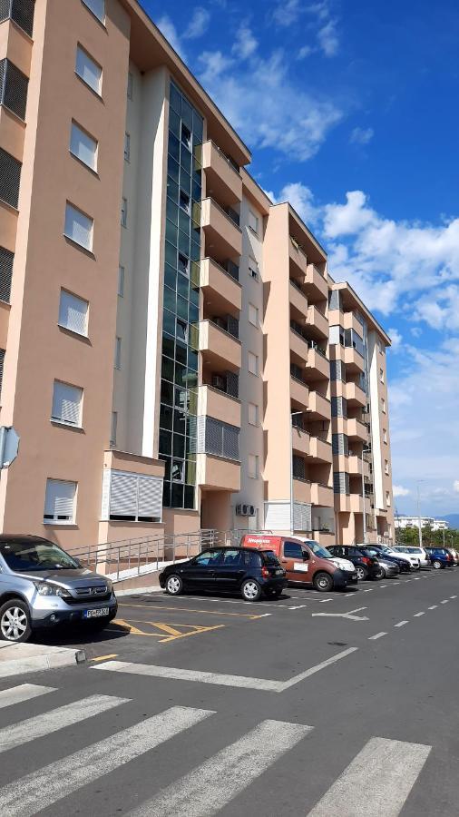 Apartman Seka Apartment Подгорица Екстериор снимка